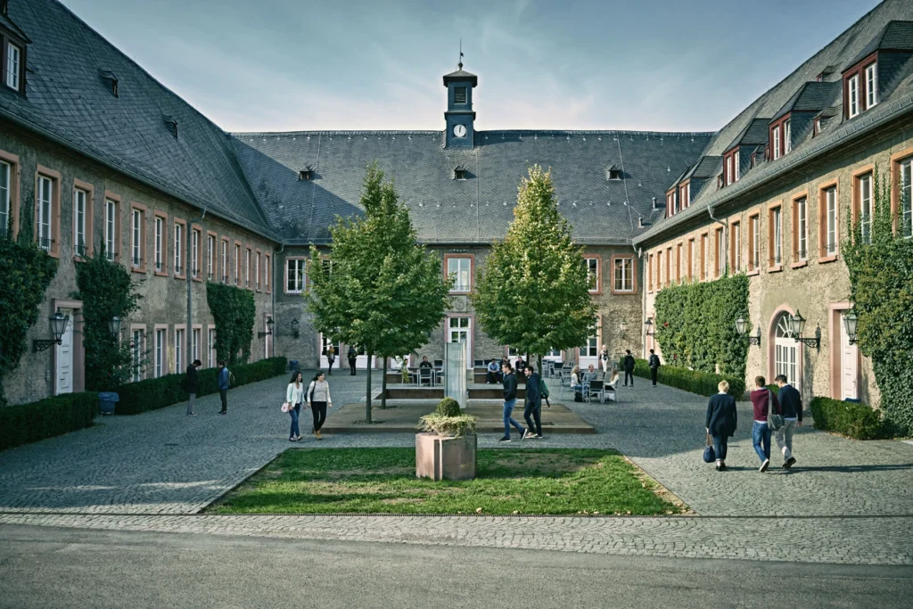 EBS Universität für Wirtschaft und Recht – Programme, Vorteile & Bewerbung 2025