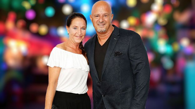 ai-generated-generative-ai-food-truck-street-festival-blurred-lights-background-atmospheric-bokeh-muted-colors-photo-copyxc